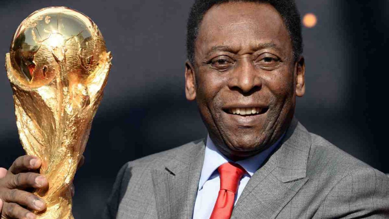 Pelè, Sky e la programmazione speciale per omaggiare il Re del calcio: tutti gli appuntamenti