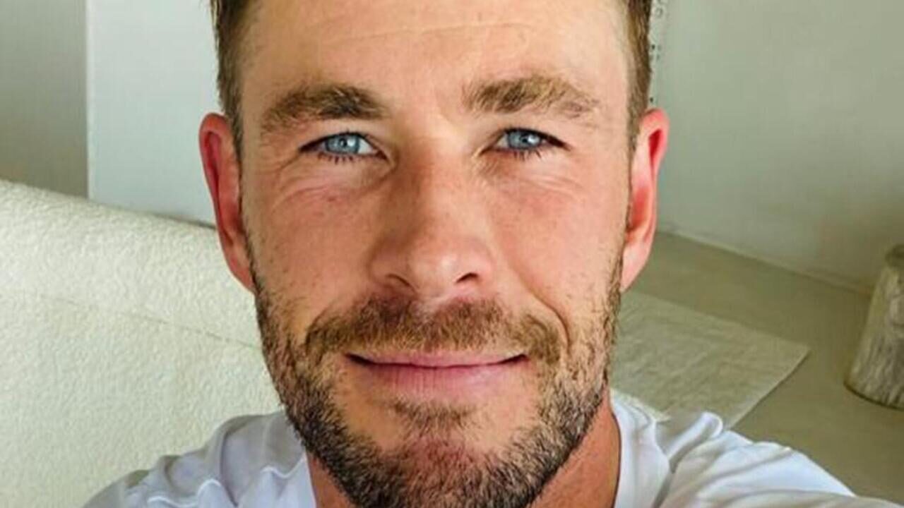 Chris Hemsworth rivela un nuovo particolare talento a una cena di famiglia e il risultato è esilarante [VIDEO]!