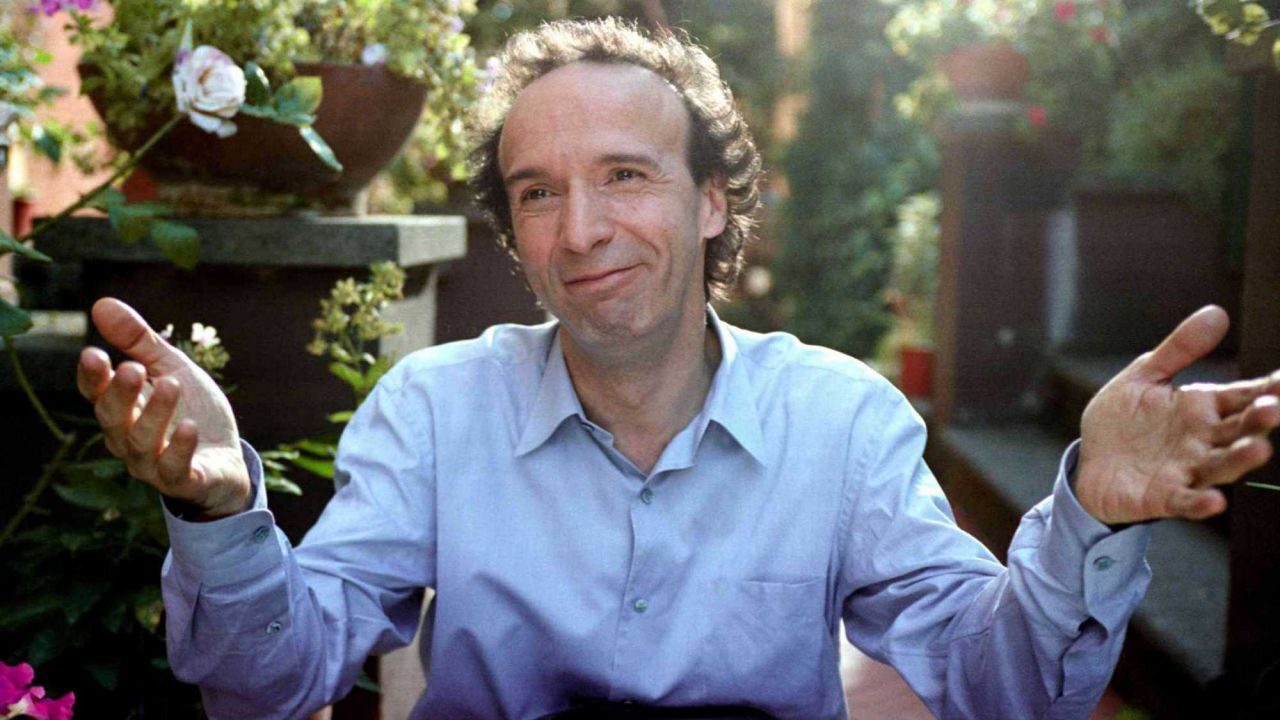 Roberto Benigni e l’abbraccio con Papa Francesco: l’attore e regista ha incontrato il Pontefice nella Sala Nervi