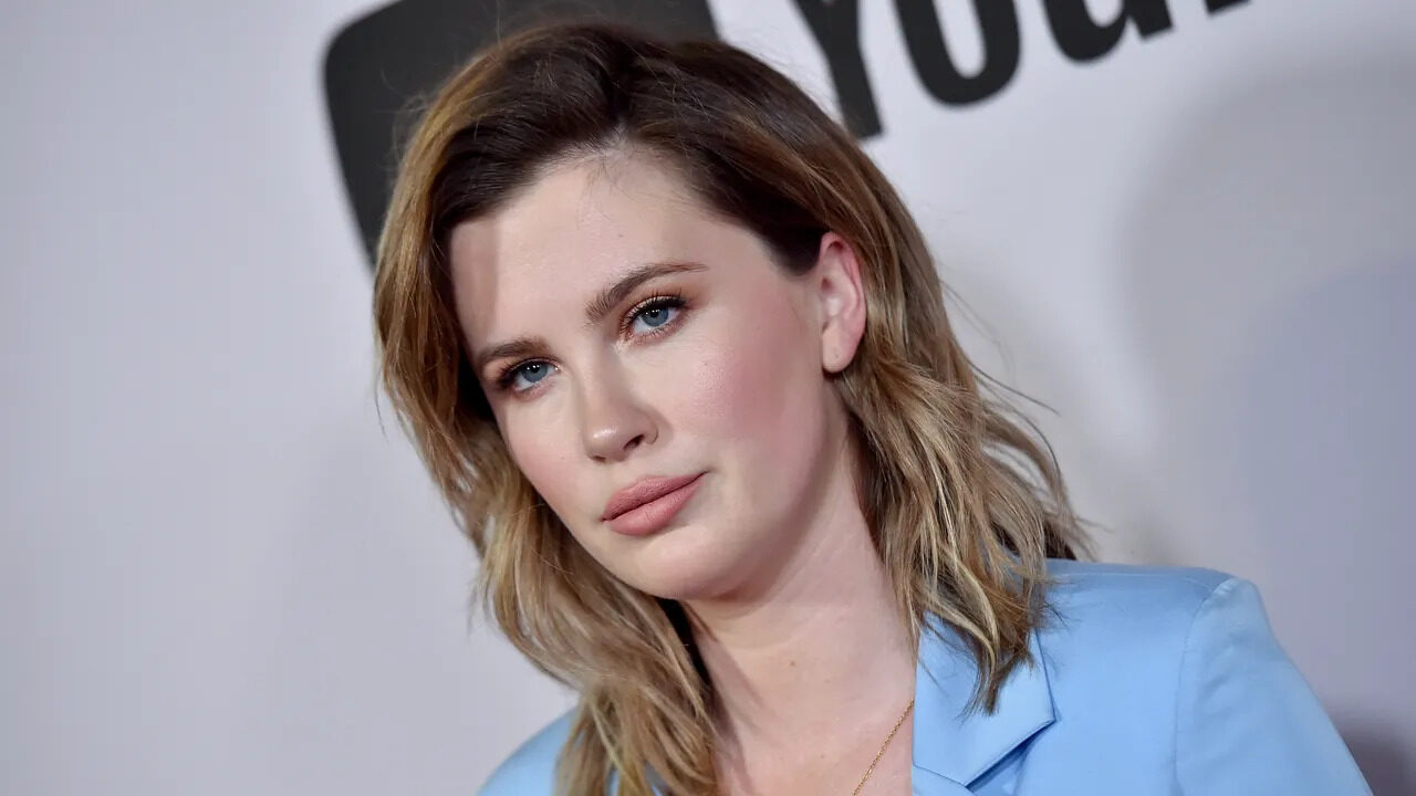 Ireland Baldwin e lo sfogo senza filtri: “La mia gravidanza è difficile e avere idioti in famiglia non aiuta”