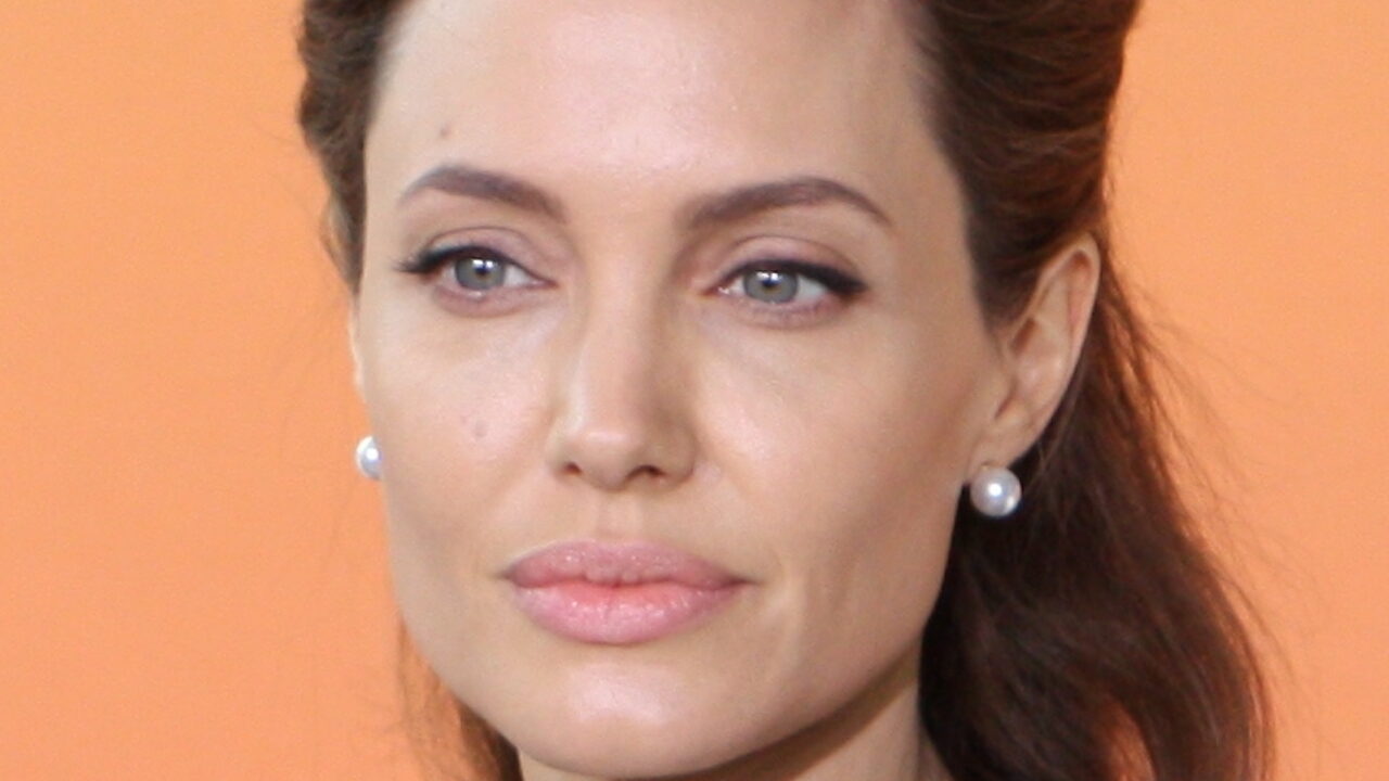 Angelina Jolie avvistata a Londra insieme a Paul Mescal: tutti i dettagli dell’incontro [FOTO]