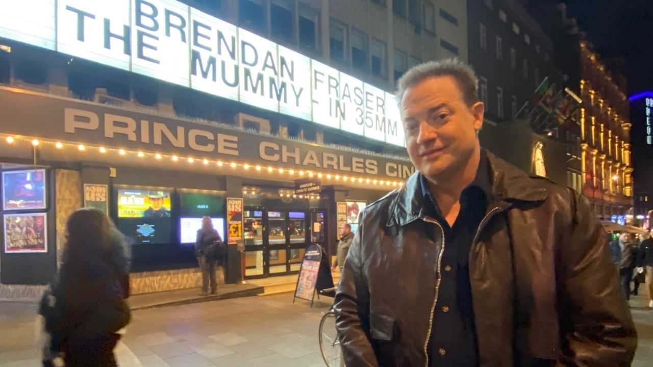 Brendan Fraser sorprende i fan di La Mummia! [FOTO e VIDEO]