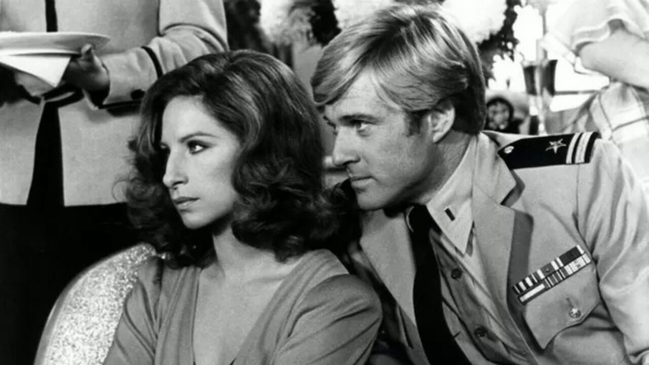 Barbra Streisand e le piccanti avances fatte a Robert Redford sul set di Come eravamo: “Fu costretto a indossare due paia di mutande”