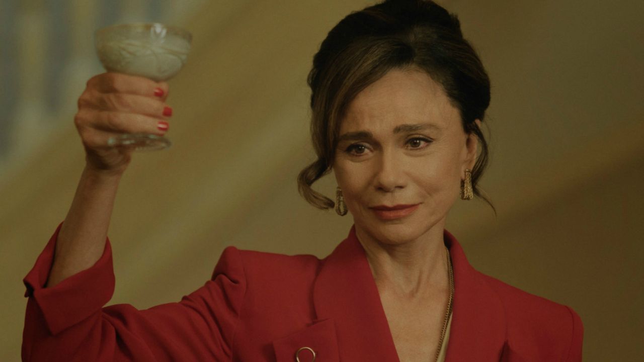 Lena Olin tra gli attori di Hunters
cinematographe.it