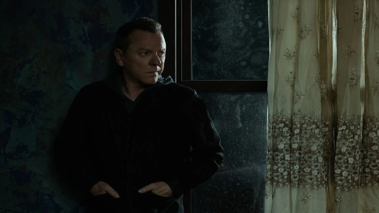 Rabbit Hole, Kiefer Sutherland è confuso tra realtà e finzione nel nuovo trailer della serie TV
