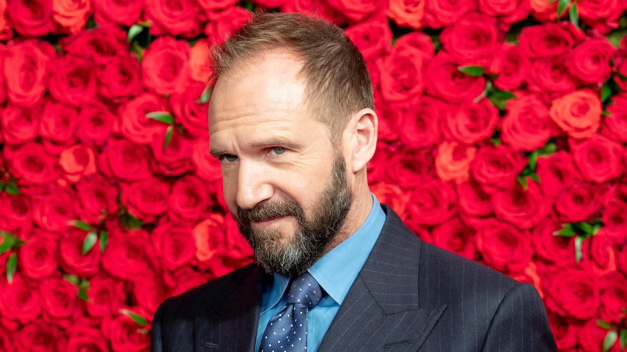 Ralph Fiennes scontro con un paparazzo - Cinematographe.it