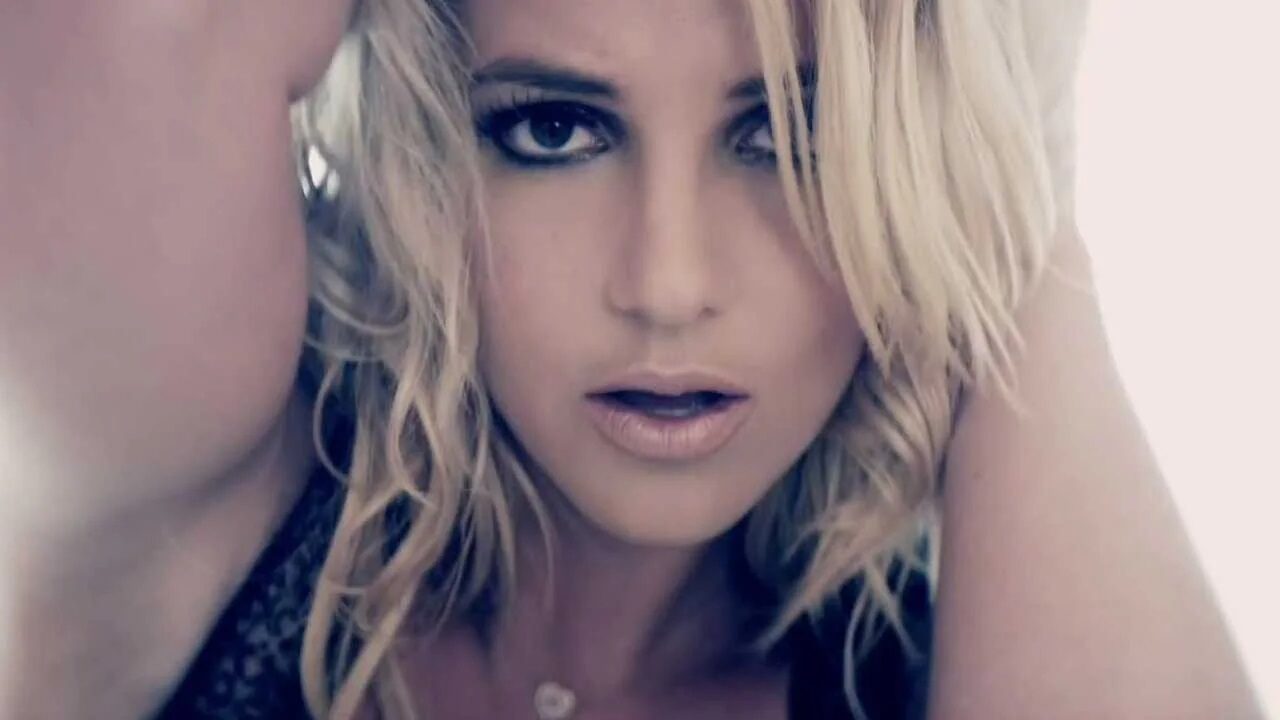 Britney Spears e la descrizione hot del flirt con Colin Farrell: “un’azzuffata di due settimane”