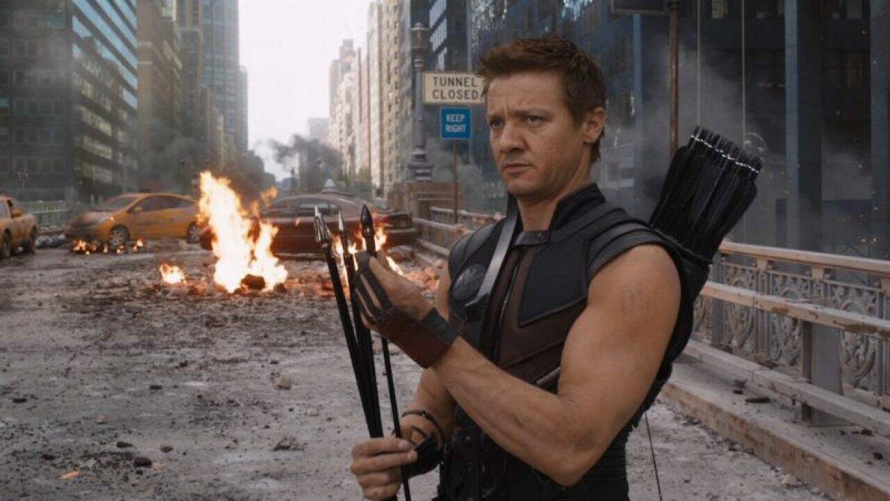 Jeremy Renner rassicura i fan dal letto d’ospedale: il motivo dietro all’incidente è da vero eroe!