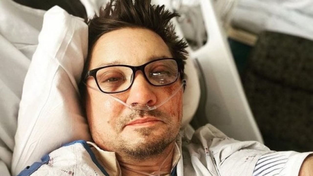 Jeremy Renner: le star del mondo Marvel rispondono al suo selfie in ospedale