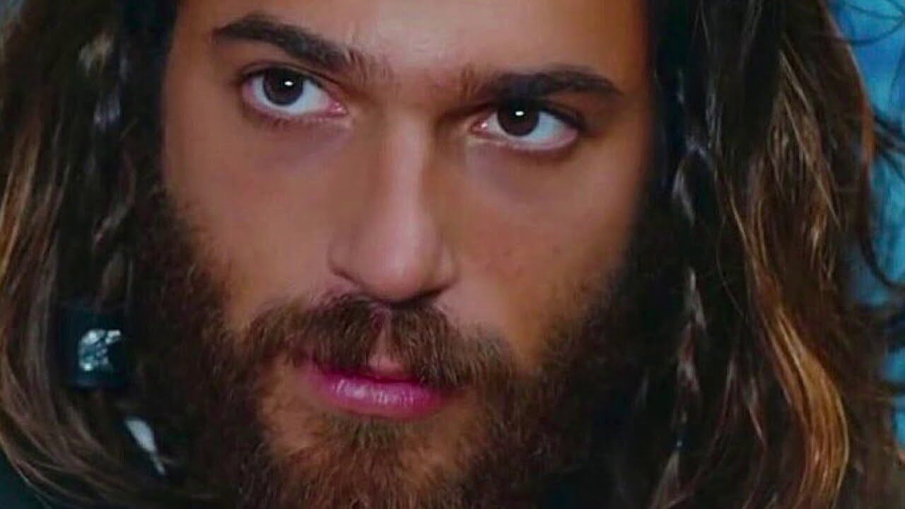 Can Yaman sempre meno social dopo la rottura con Diletta Leotta: come sta l’attore turco