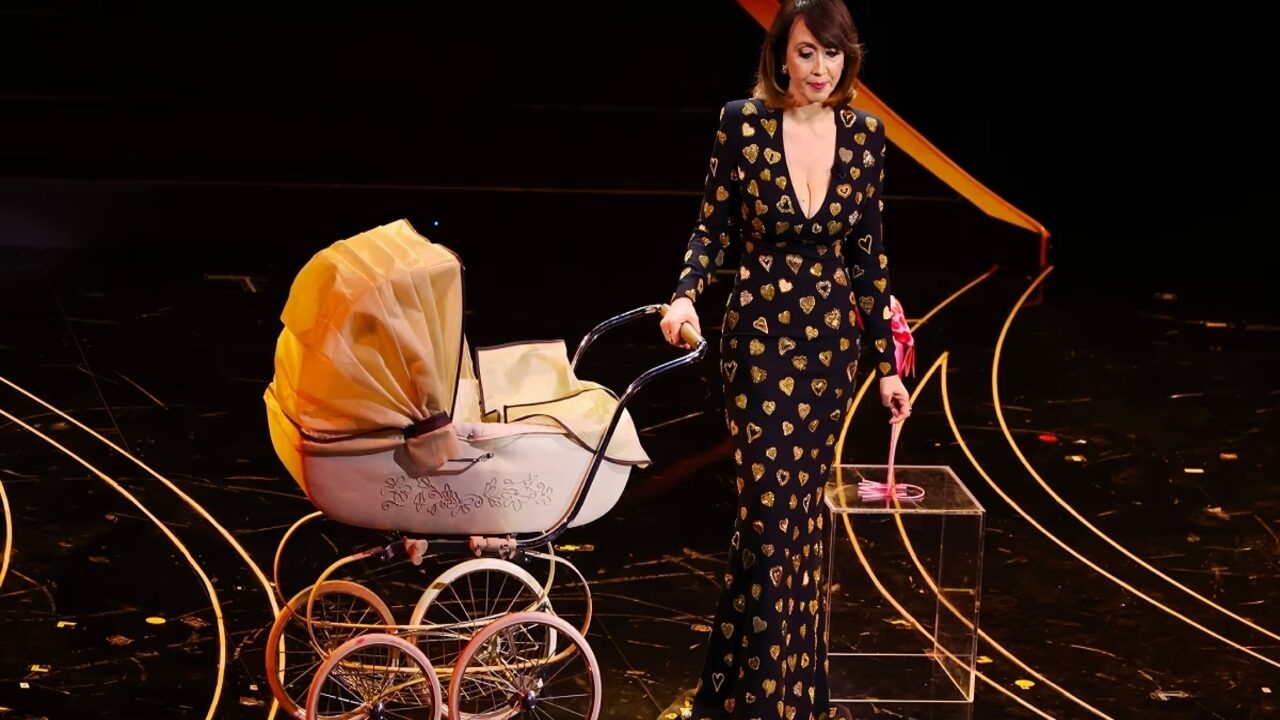 Chiara Francini e il monologo sulla maternità a Sanremo 2023: “penso di essere una donna di merda”