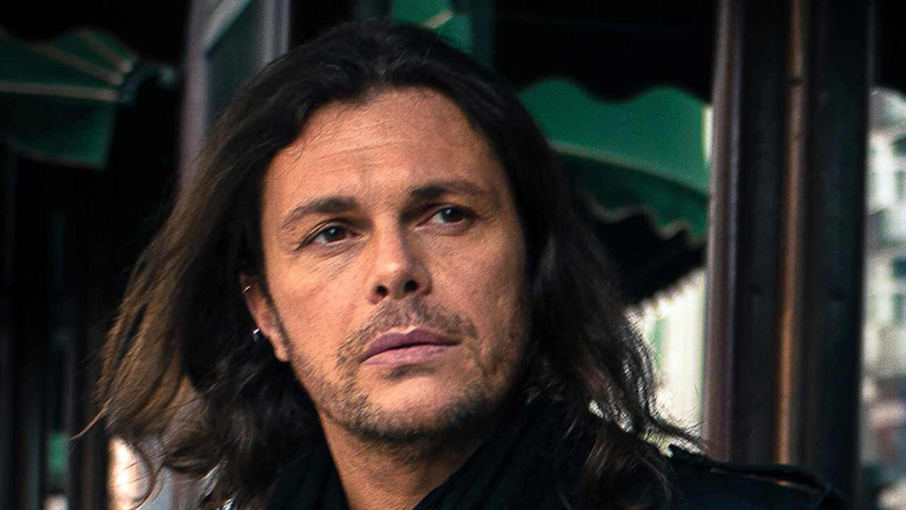 Avete visto il film con protagonista Gianluca Grignani? È tratto da un romanzo di Niccolò Ammaniti e il cantante ha rivelato un inatteso talento