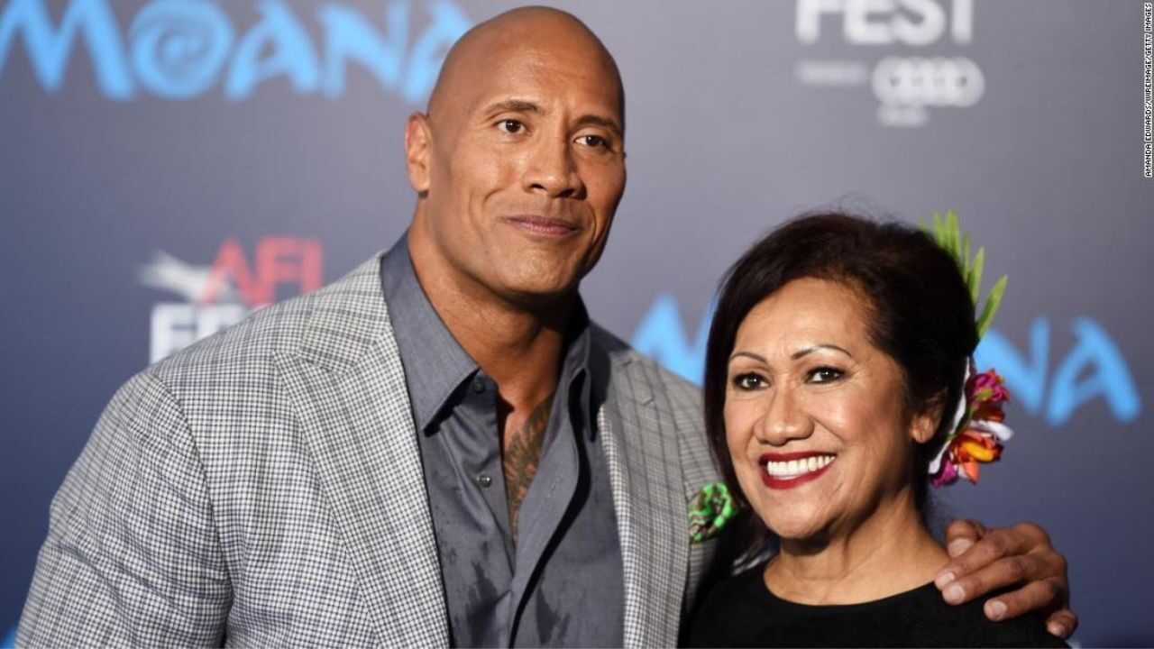 Dwayne Johnson, la mamma coinvolta in un incidente d’auto: le foto