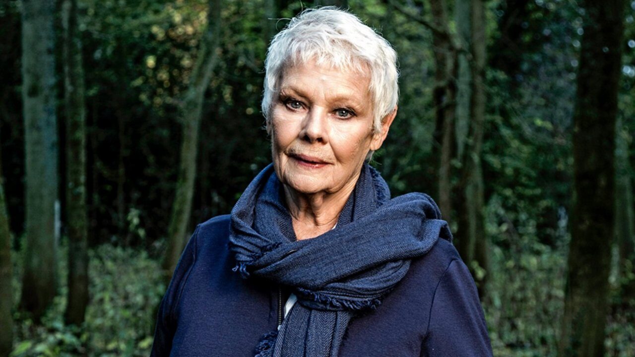 Judi Dench, l’attrice sta perdendo la vista: “Leggere i copioni sta diventando impossibile”