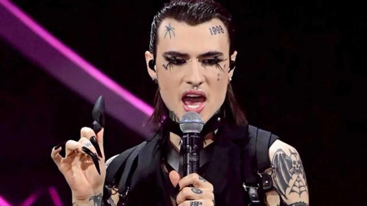 Avete visto l’ex fidanzata di Rosa Chemical? È un’attrice hard ed è coinvolta nel tentato omicidio del trapper Simba La Rue