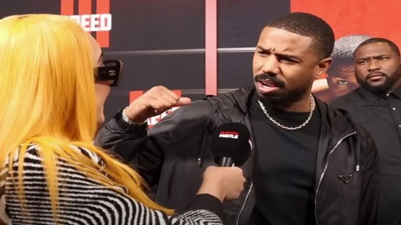 Michael B. Jordan e la vendetta contro la reporter che lo bullizzò ai tempi della scuola: l’imbarazzo è tangibile! [VIDEO]