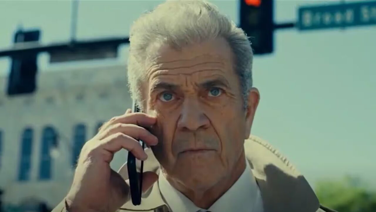 Flight Risk, Mel Gibson dirige Mark Wahlberg nel nuovo action movie