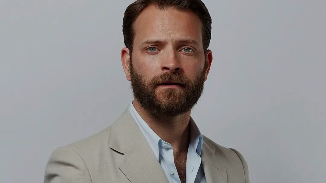 Alessandro Borghi e la cena perfetta tra amici famosi: i fan commentano entusiasti l’insolito quartetto in stile “Avengers” [FOTO]