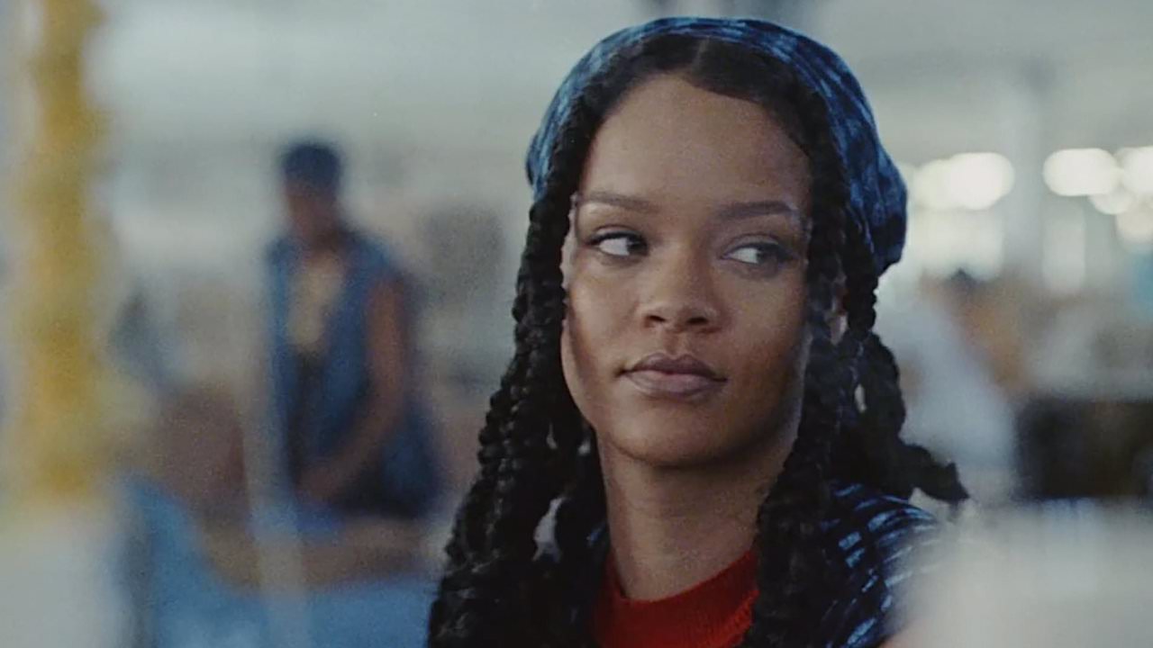 Uno stalker ha attaccato la casa di Rihanna per chiederle di sposarlo - Cinematographe.it