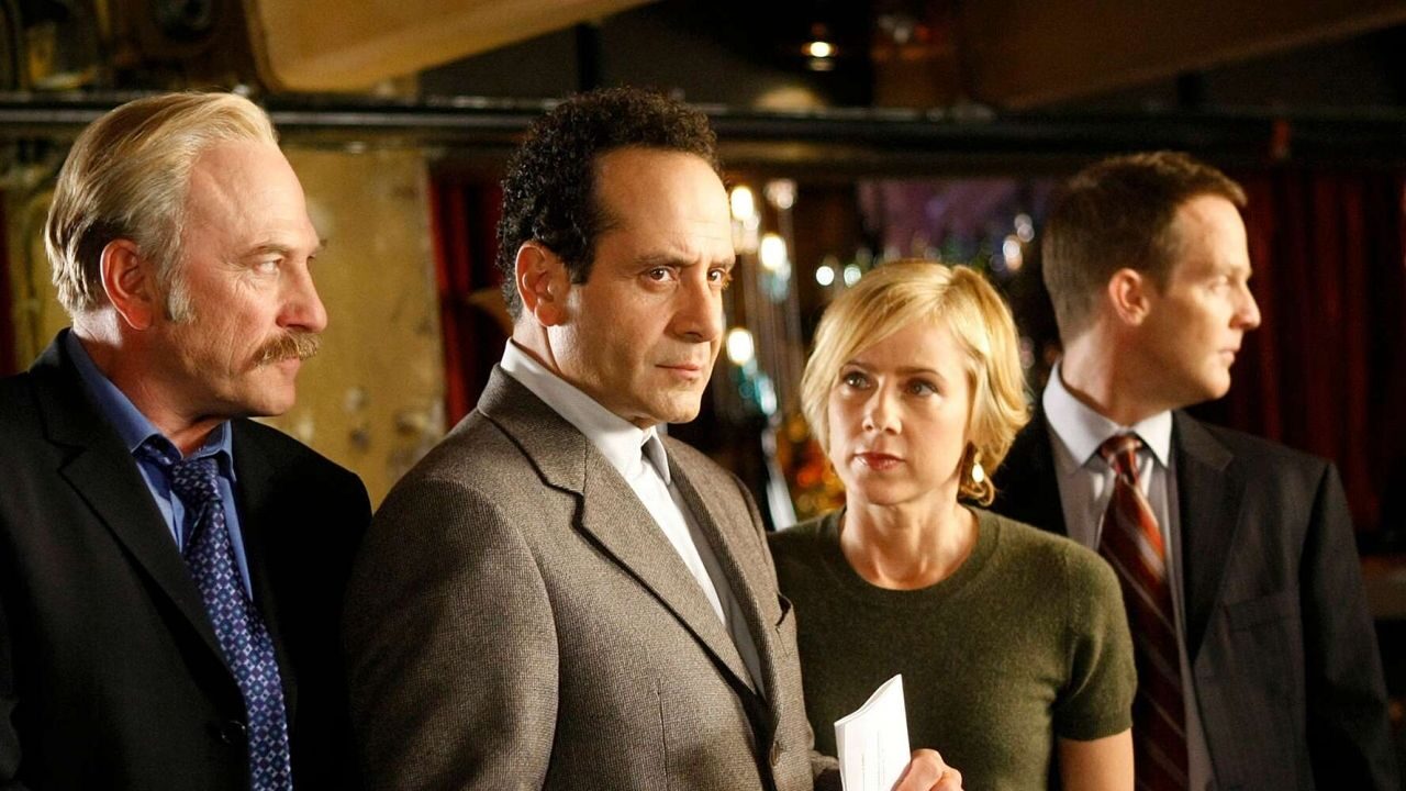 Detective Monk: Tony Shalhoub svela i primi dettagli del film sequel della serie