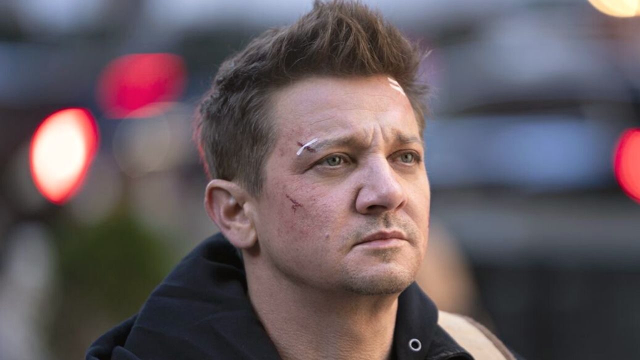 Jeremy Renner a due mesi dall’incidente: le foto della riabilitazione “fisica e mentale”