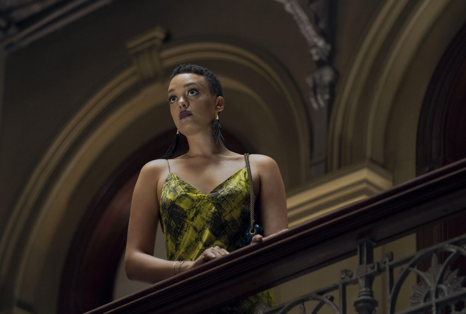 Britne Oldford nei panni di genevieve nella serie Prime Video