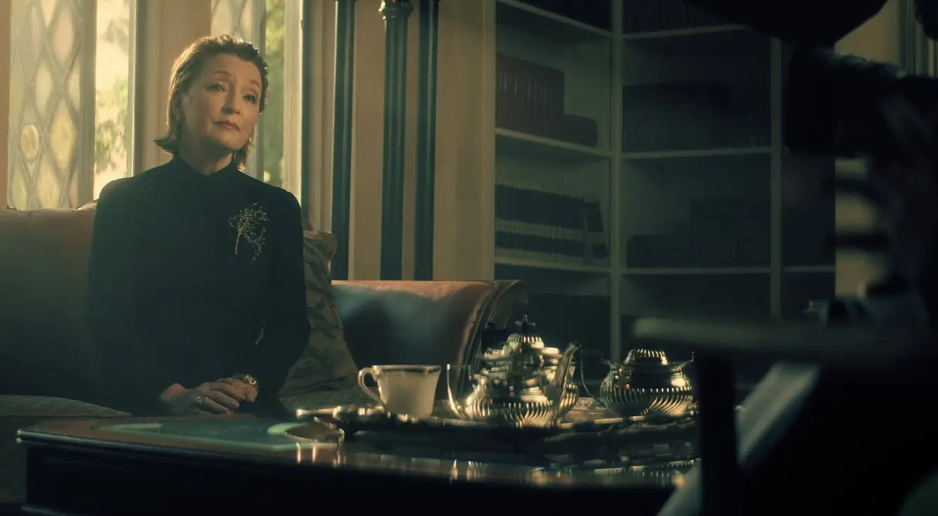 Lesley Manville è Dahlia Archer nella serie Prime Video dei Fratelli Russo; Cinematogrphe.it