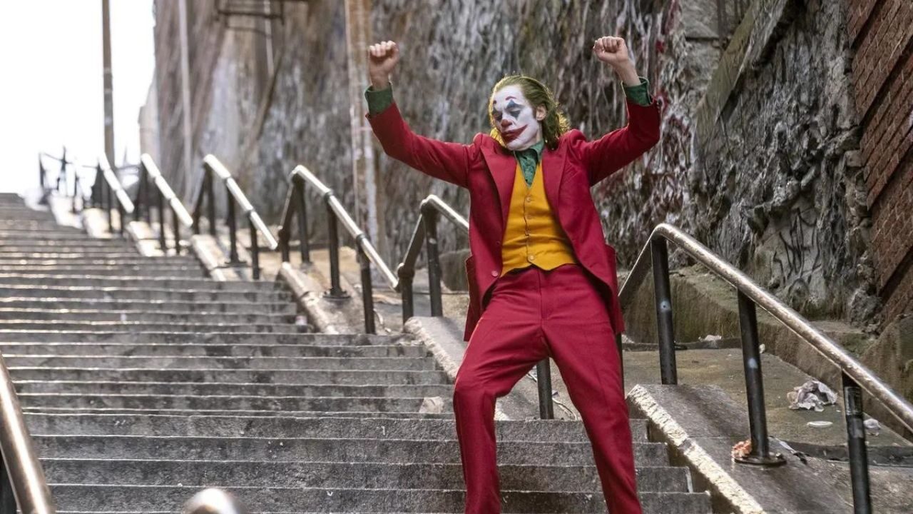 Joker 2, Lady Gaga vista sull’iconica scalinata del primo film [FOTO E VIDEO]