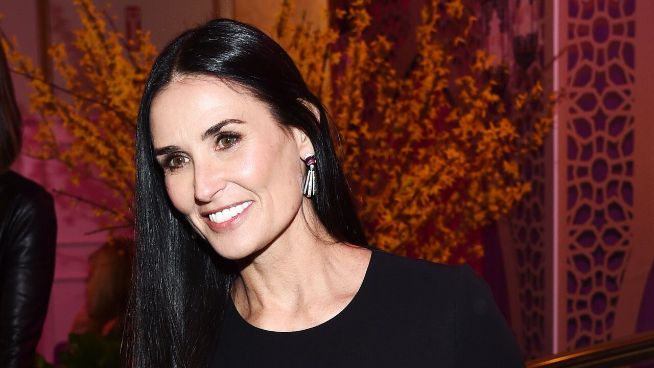 Demi Moore e gli scatti piccanti in bikini sexy leopardato: a 60 anni l’attrice fa girare la testa ai fan! (FOTO)