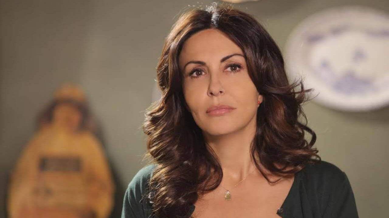 Sabrina Ferilli e il selfie al naturale che ha fatto impazzire i fan: a 58 anni la sua bellezza è disarmante! [FOTO]