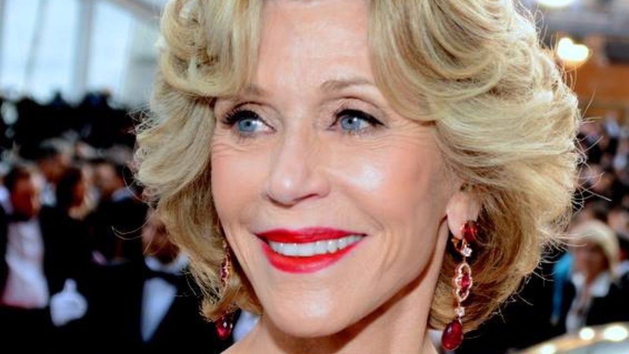 Jane Fonda lancia certificato Palma d'Oro a Justine Triet - Cinematographe.it