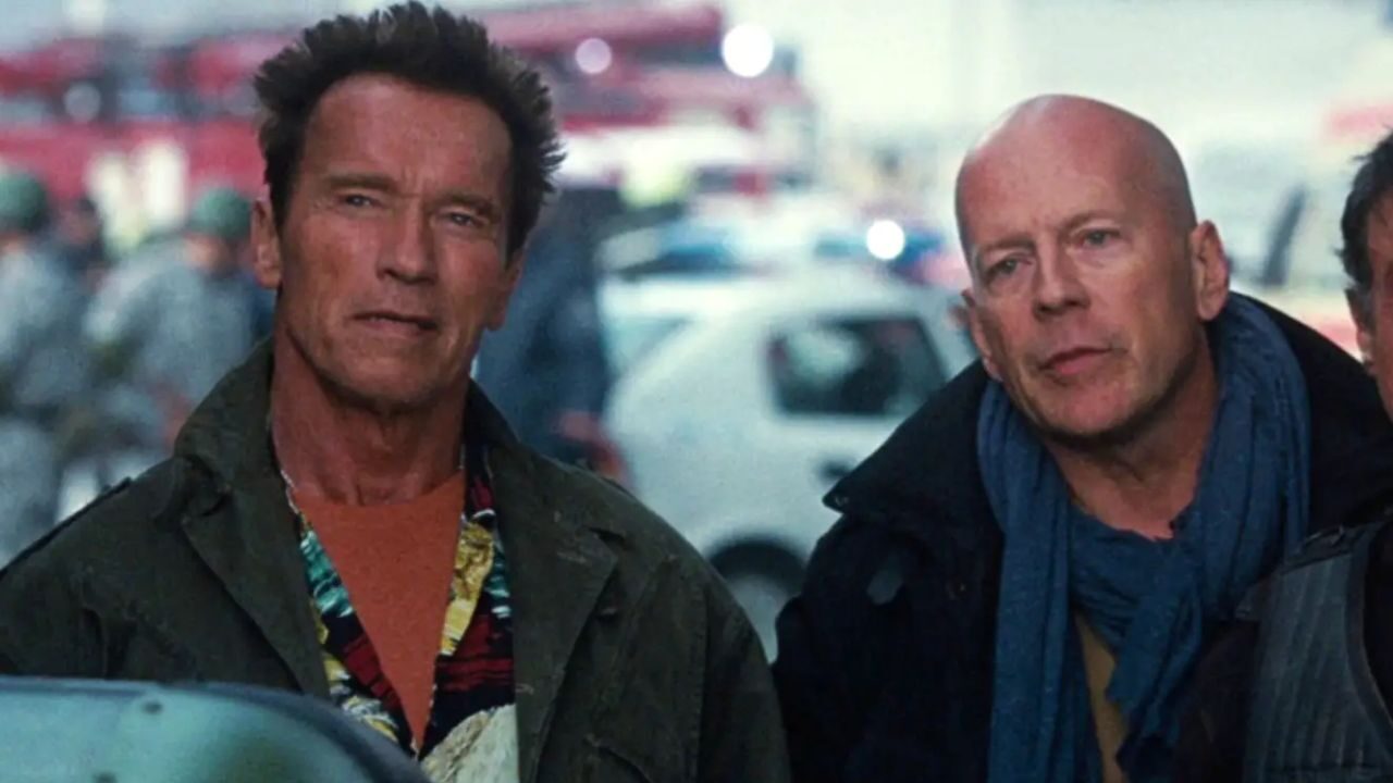 Arnold Schwarzenegger riflette sul ritiro di Bruce Willis: “non ci ritiriamo mai veramente”