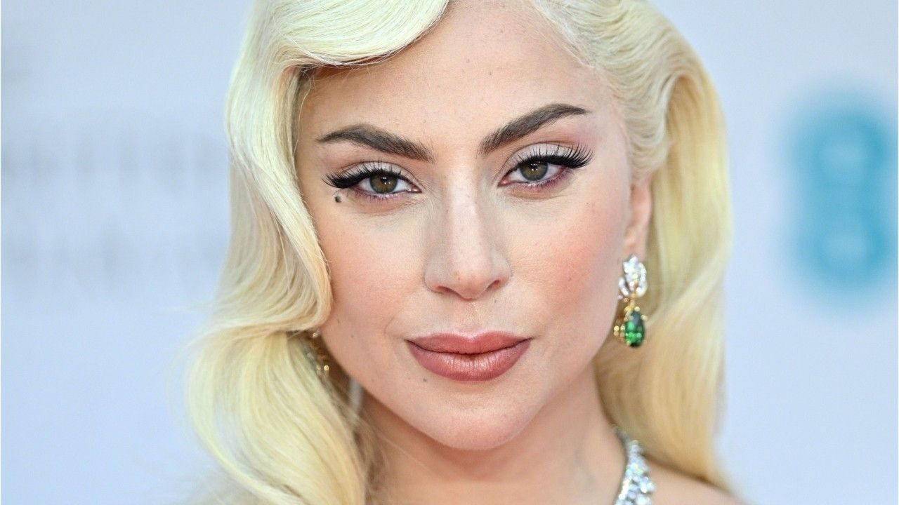Lady Gaga non sembra se stessa in questo video su TiktTok: i fan la scambiano per Miley Cirus