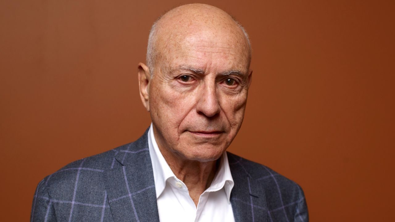 Alan Arkin, morto l’attore premio Oscar per Litte Miss Sunshine: aveva 89 anni