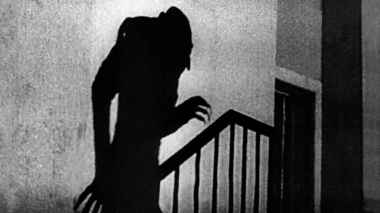 Nosferatu: primo sguardo a Nicholas Hoult nell’atteso film di Robert Eggers [FOTO]