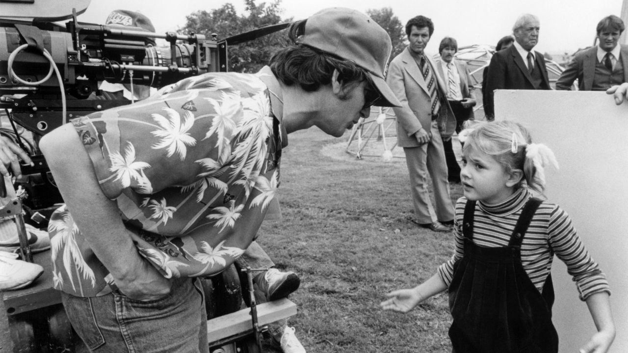 Steven Spielberg e il rapporto con Drew Barrymore sul set di E.T.: “mi sentivo impotente”