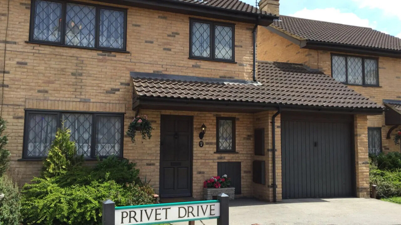 Harry Potter e l’incubo dei proprietari di una delle location più famose: “Casa Dursley invasa da fan in lacrime”