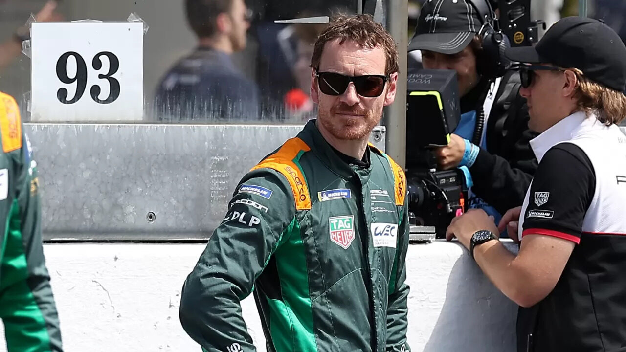 Michael Fassbender, brutto incidente alla 24 Ore di Le Mans: l’attore è rimasto illeso (VIDEO)