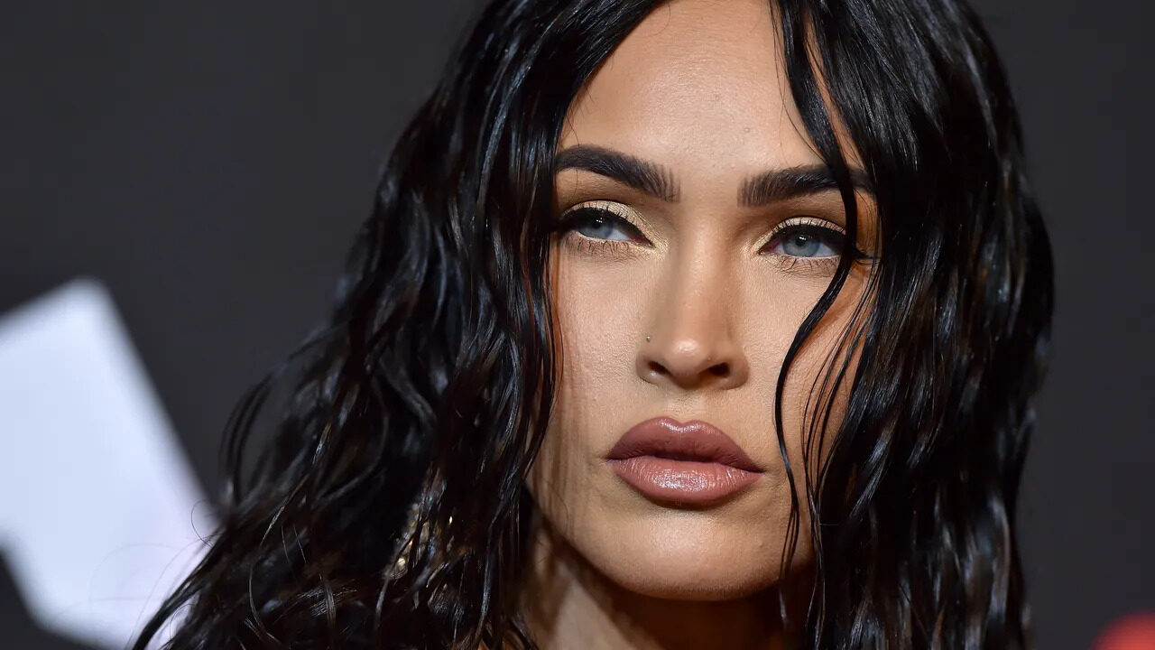 Megan Fox aggredita in un parco divertimenti: il video dell’intervento del bodyguard è virale!