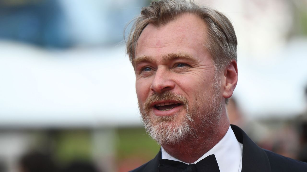 Christopher Nolan e il segreto del suo successo: “Non ho uno smartphone. Rovina il processo di creazione delle sceneggiature”