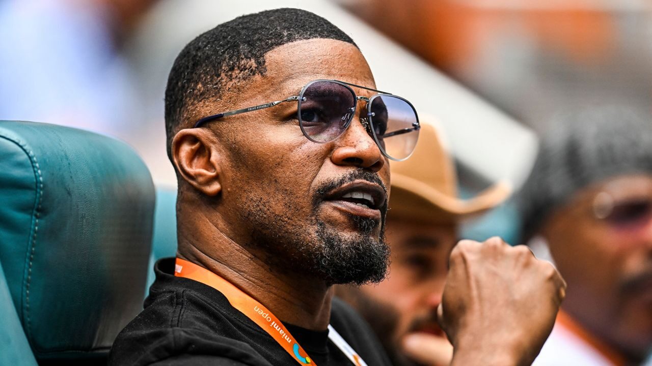 Jamie Foxx pubblica prima foto da Las Vegas a tre mesi dal ricovero d’urgenza: l’aspetto dell’attore rassicura i fan