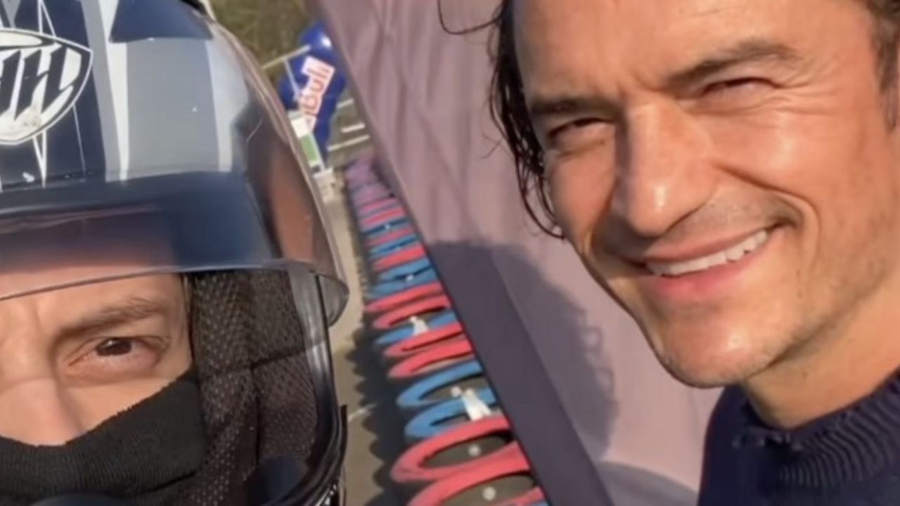 Fabio Rovazzi sfida Orlando Bloom ai go-kart per la promozione di Gran Turismo - Cinematographe.it