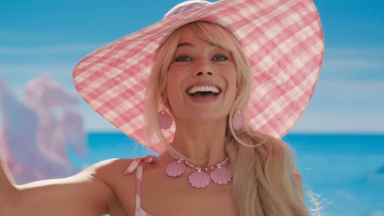 Margot Robbie saluta un fan non udente con la lingua dei segni - Cinematographe.it