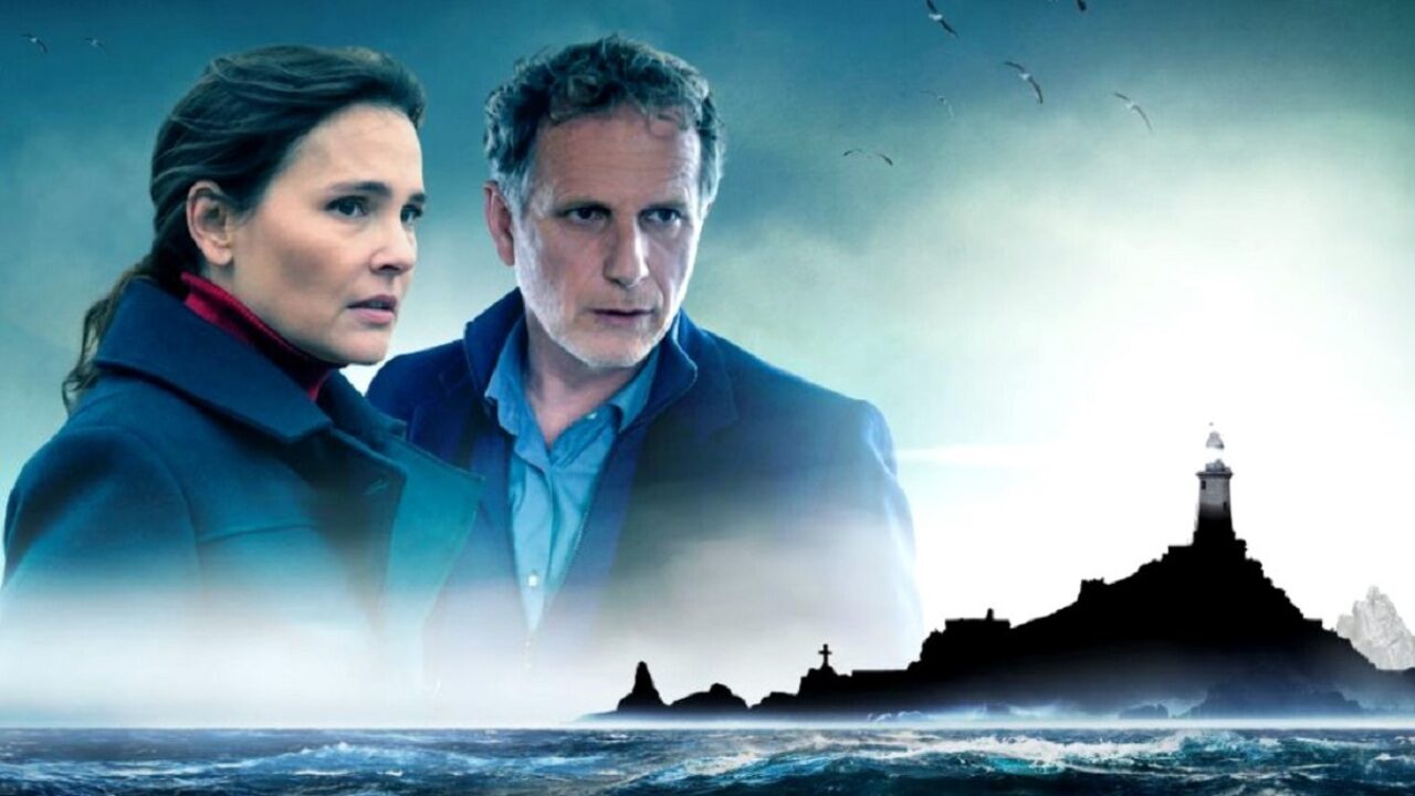 L’isola delle 30 bare: tutto quello che c’è da sapere sulla miniserie tratta dall’omonimo romanzo