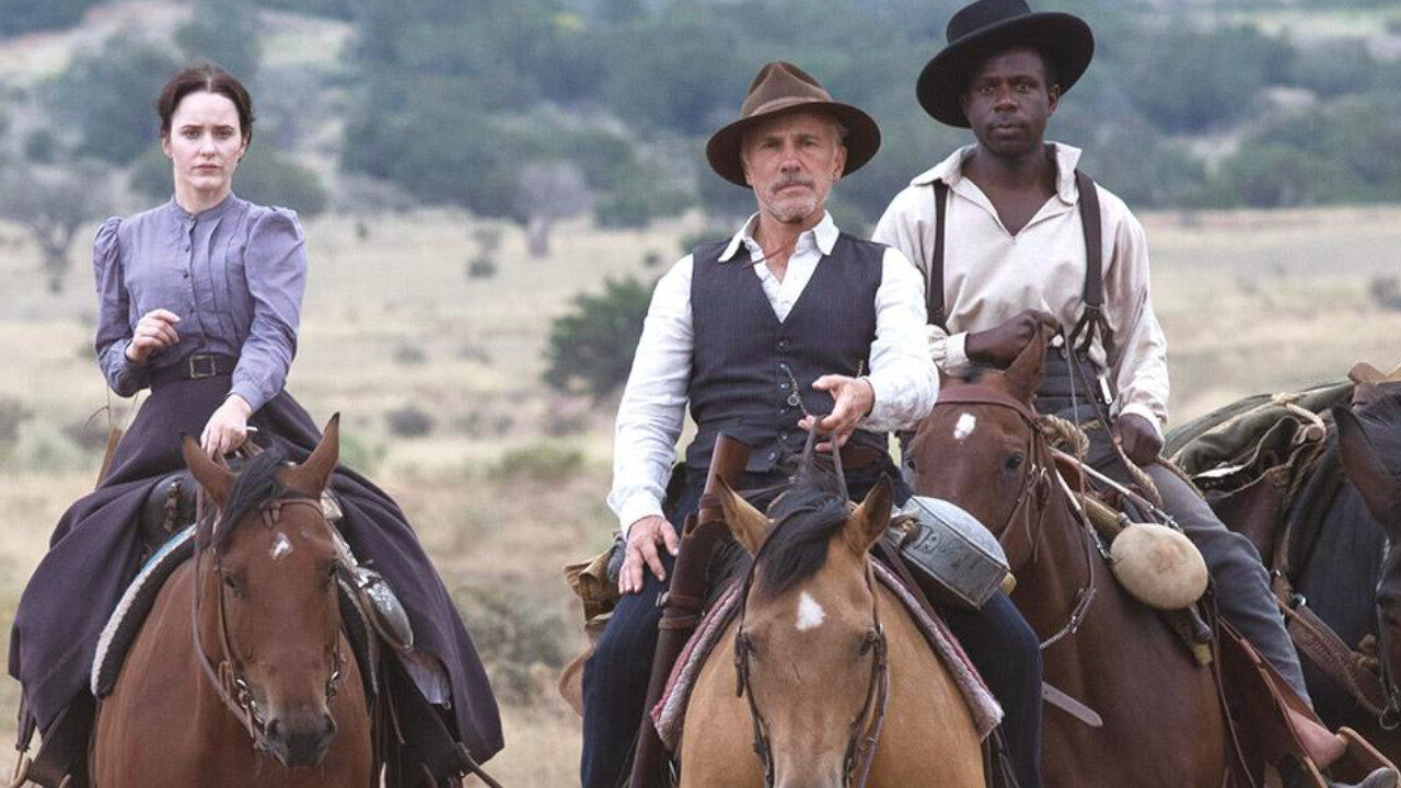 Morto per un dollaro: trama, trailer e cast del film con Willem Dafoe e Christoph Waltz