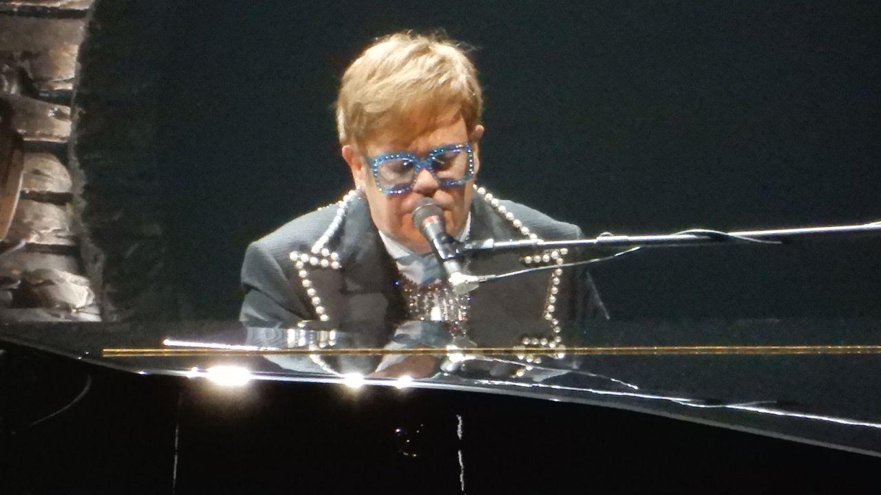 Elton John condizioni - Cinematographe.it