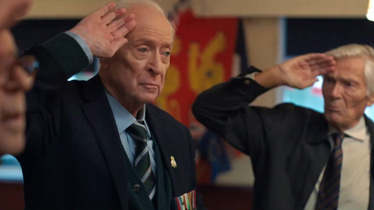 Michael Caine vicino alla pensione? “Non riesco più a camminare bene”
