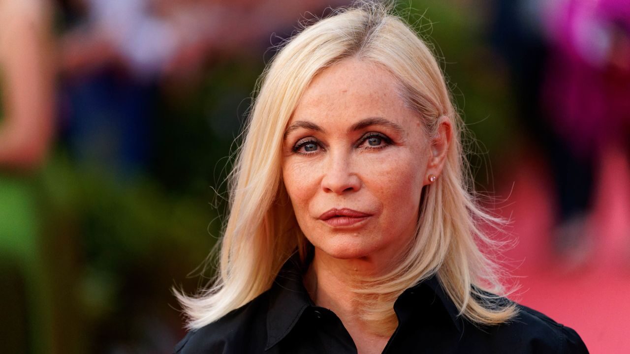 Emmanuelle Béart, rivelazione shock: “Da bambina ho subito un incesto. Fui salvata da mia nonna”