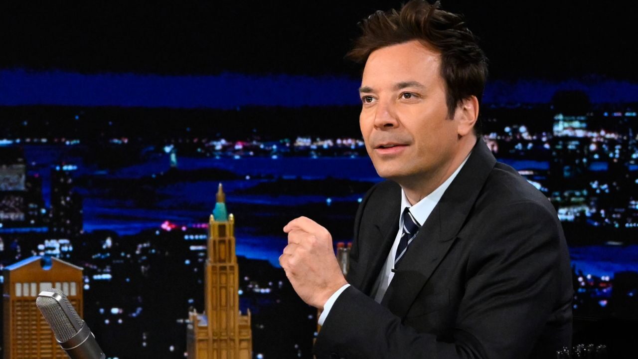 Jimmy Fallon si scusa con il suo team dopo le accuse di tossicità: “È imbarazzante e mi sento così male”