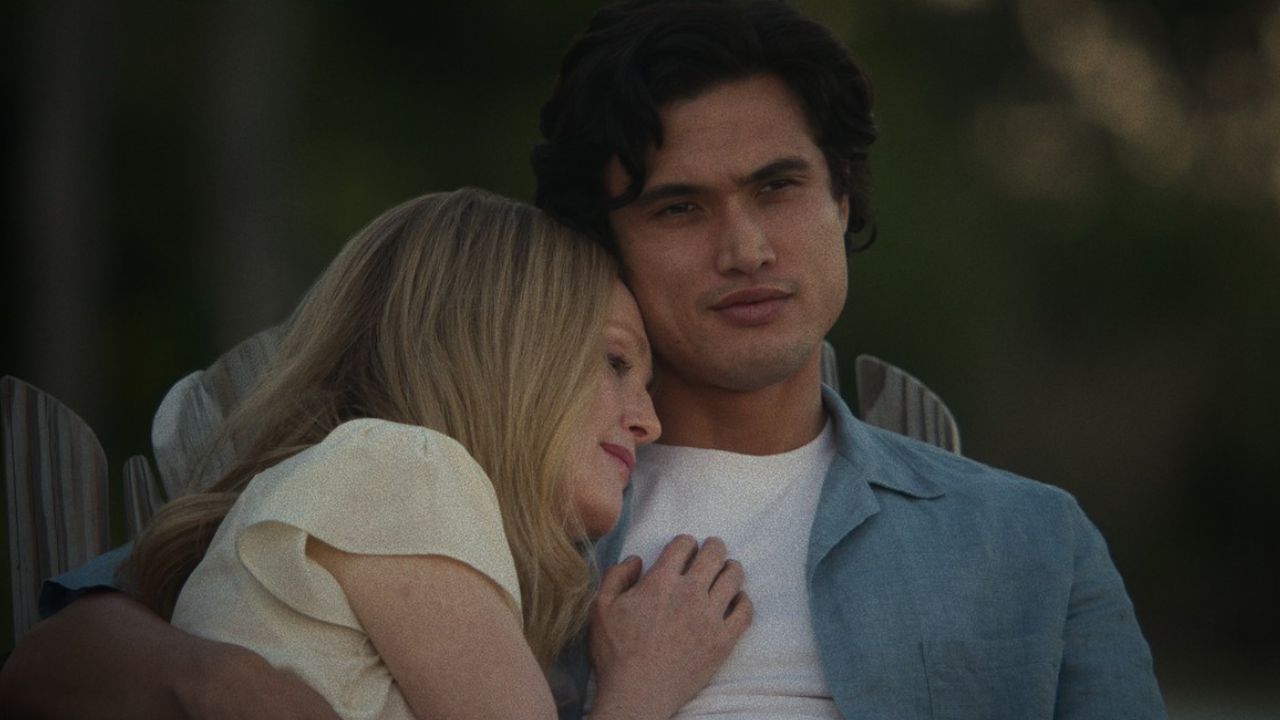 Julianne Moore Charles Melton May December Netflix - Cinematographe.it